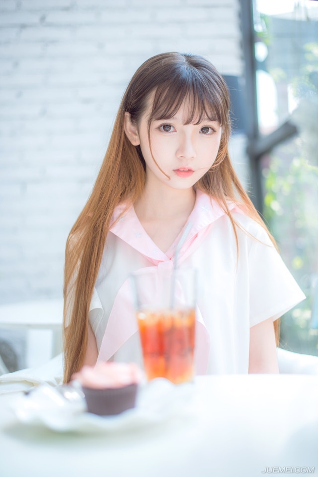 “周瑜一死，这所谓的联盟也就成了一个笑话。”吕布敲了敲桌子，看向贾诩笑道：“文和，你说我们下一步该怎么做？”