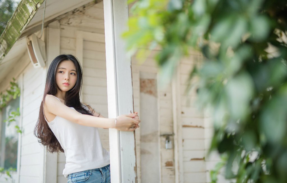 当你穿上了爱情的婚纱，我也披上了和尚的袈裟……